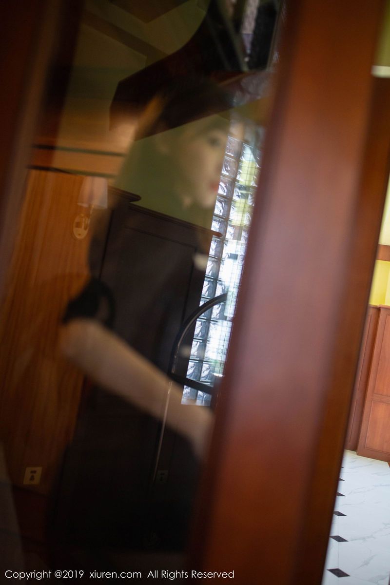 秀人网美女模特陆萱萱赌场荷官主题角色扮演制服诱惑写真