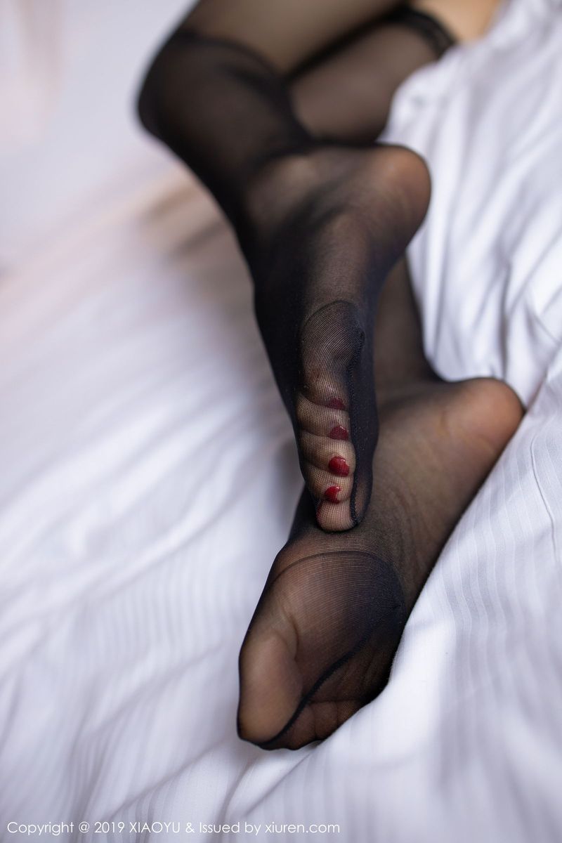 语画界性感女神Angela小热巴黑丝美腿情趣内衣诱惑典雅写真