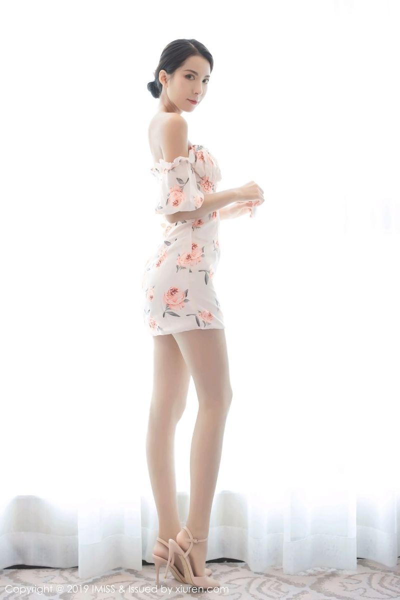 爱蜜社性感女神陈良玲Carry丝袜美腿内衣诱惑气质撩人写真