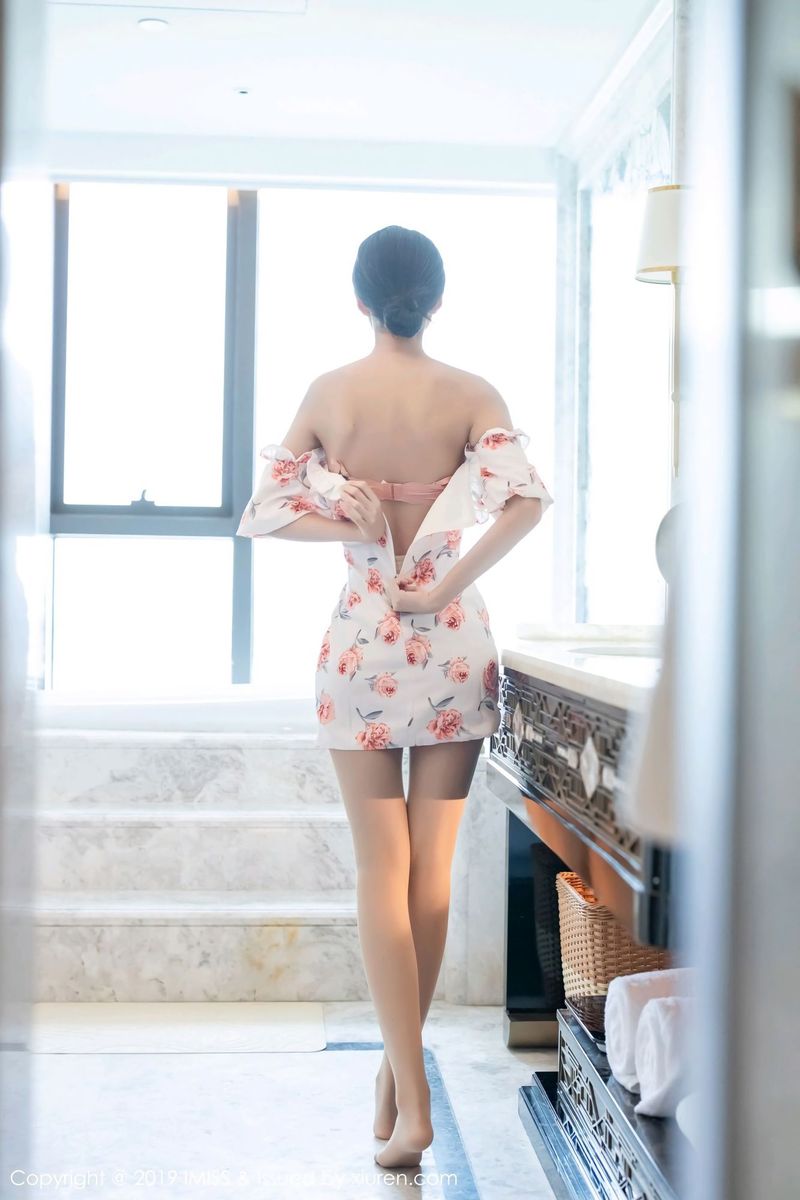 爱蜜社性感女神陈良玲Carry丝袜美腿内衣诱惑气质撩人写真