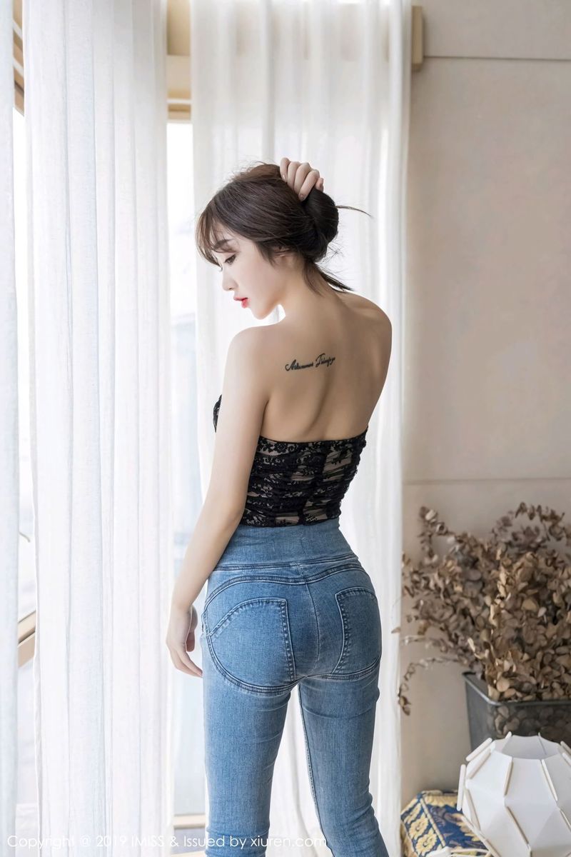 爱蜜社性感妹子小九月黑丝美腿内衣诱惑大尺度极致写真