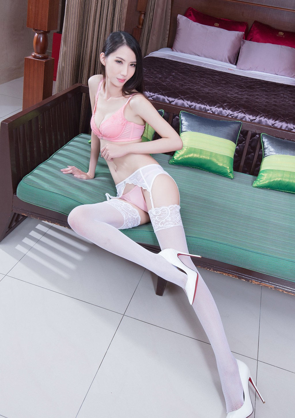 腿模Yoyo童采萱白丝网袜黑丝网袜 [Beautyleg] No.1717