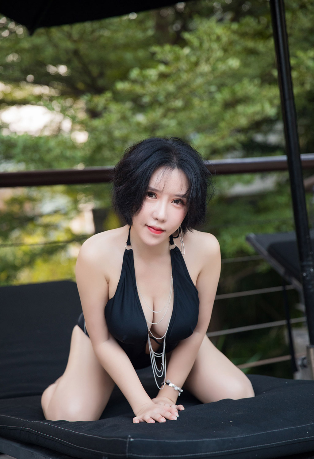 沈欢欣新人首套写真白皙粉嫩