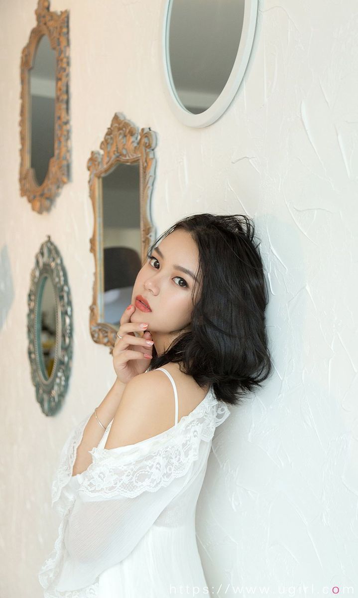 尤果网美女模特予念纯白蕾丝吊裙修长美腿完美身姿美图