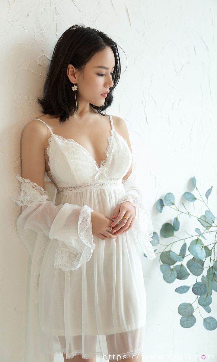 尤果网美女模特予念纯白蕾丝吊裙修长美腿完美身姿美图