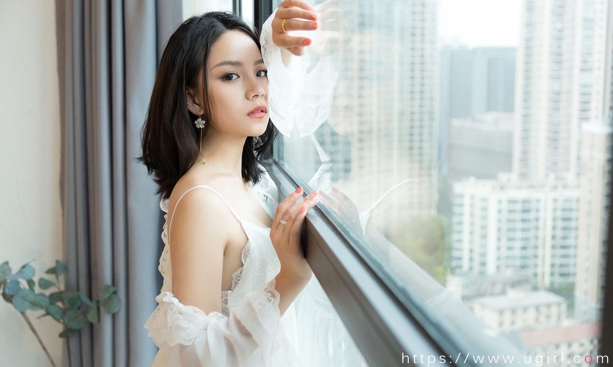 尤果网美女模特予念纯白蕾丝吊裙修长美腿完美身姿美图