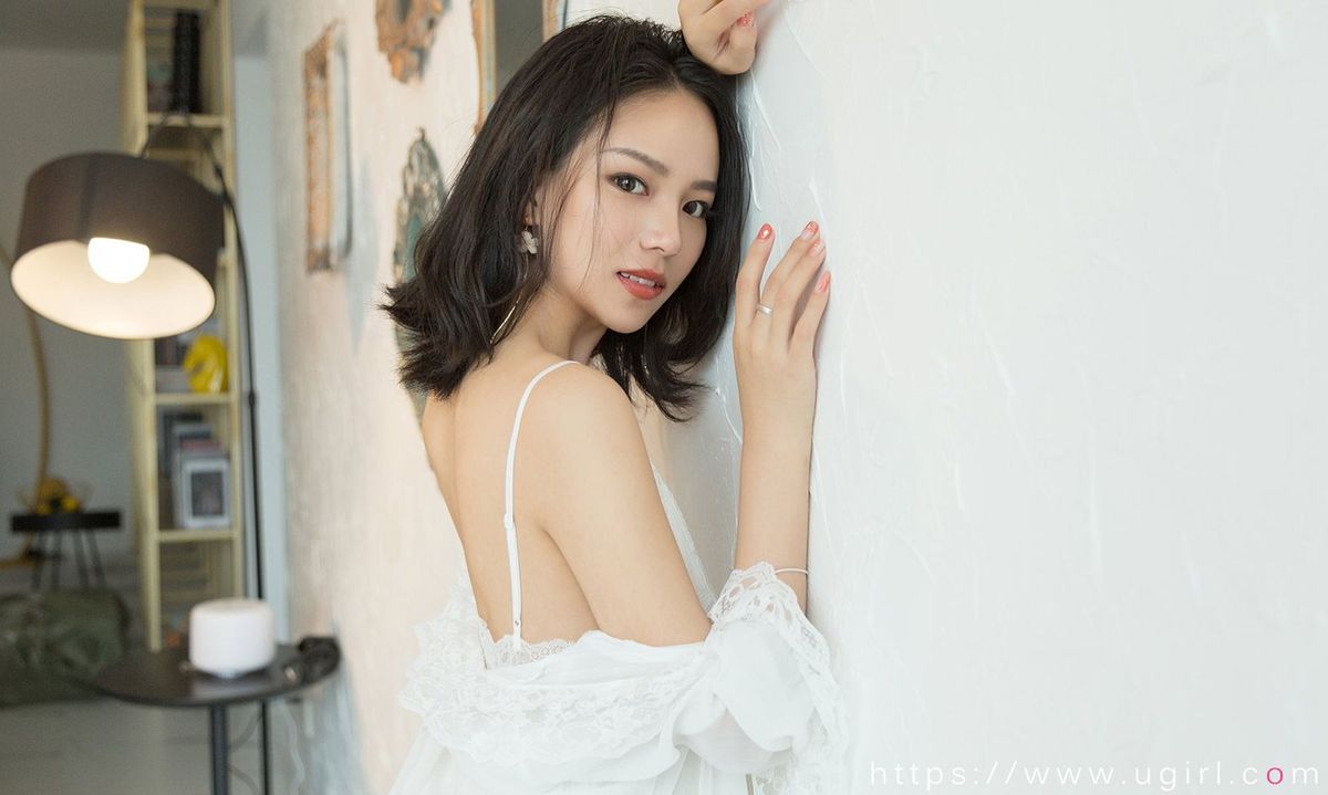 尤果网美女模特予念纯白蕾丝吊裙修长美腿完美身姿美图