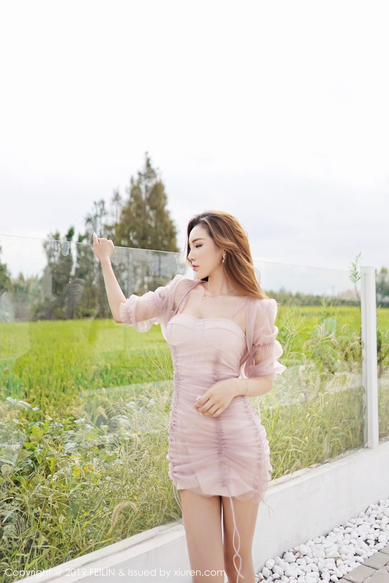 嗲囡囡性感女神梦小楠修长美腿粉色内衣诱惑系列私房写真