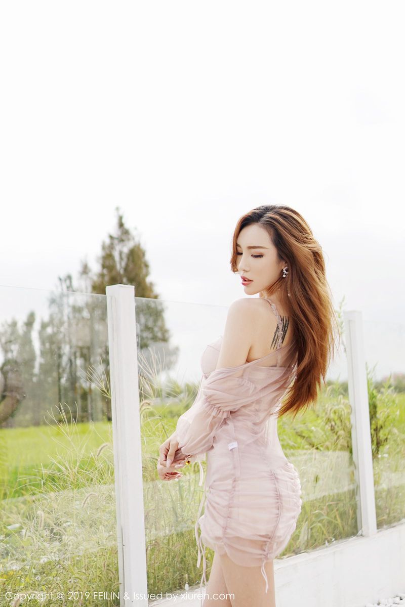 嗲囡囡性感女神梦小楠修长美腿粉色内衣诱惑系列私房写真