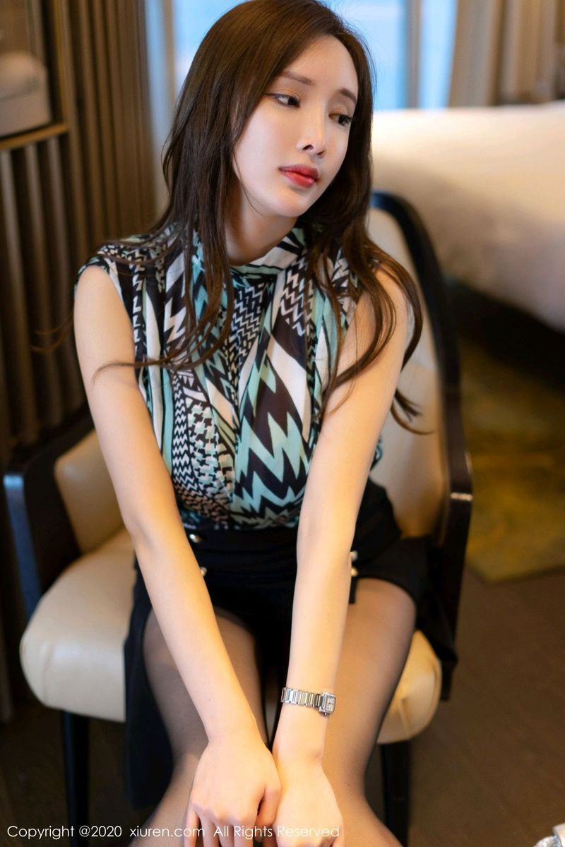 秀人网性感女神周妍希高挑身材黑丝美腿丝足系列澳门旅拍