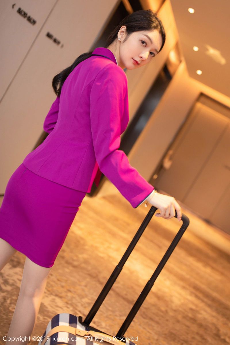 秀人网性感女神Angela小热巴空姐制服丝袜美腿足量视觉写真