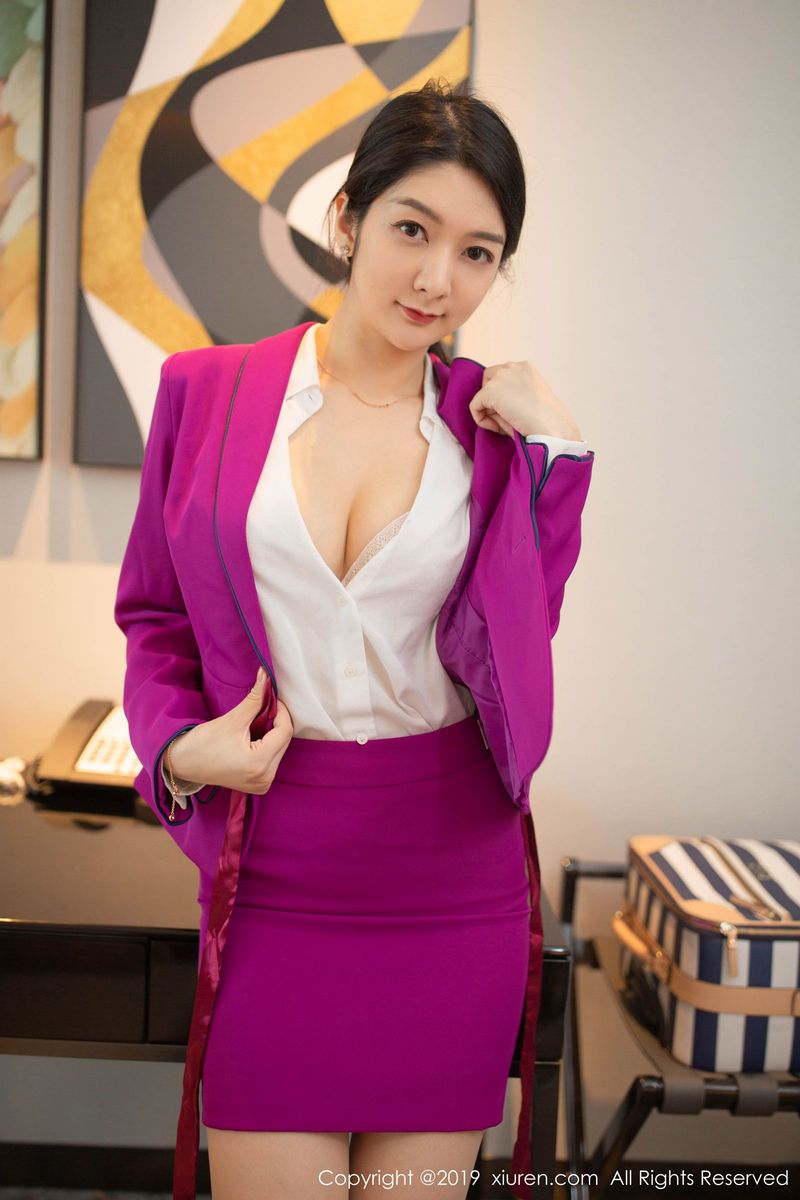 秀人网性感女神Angela小热巴空姐制服丝袜美腿足量视觉写真
