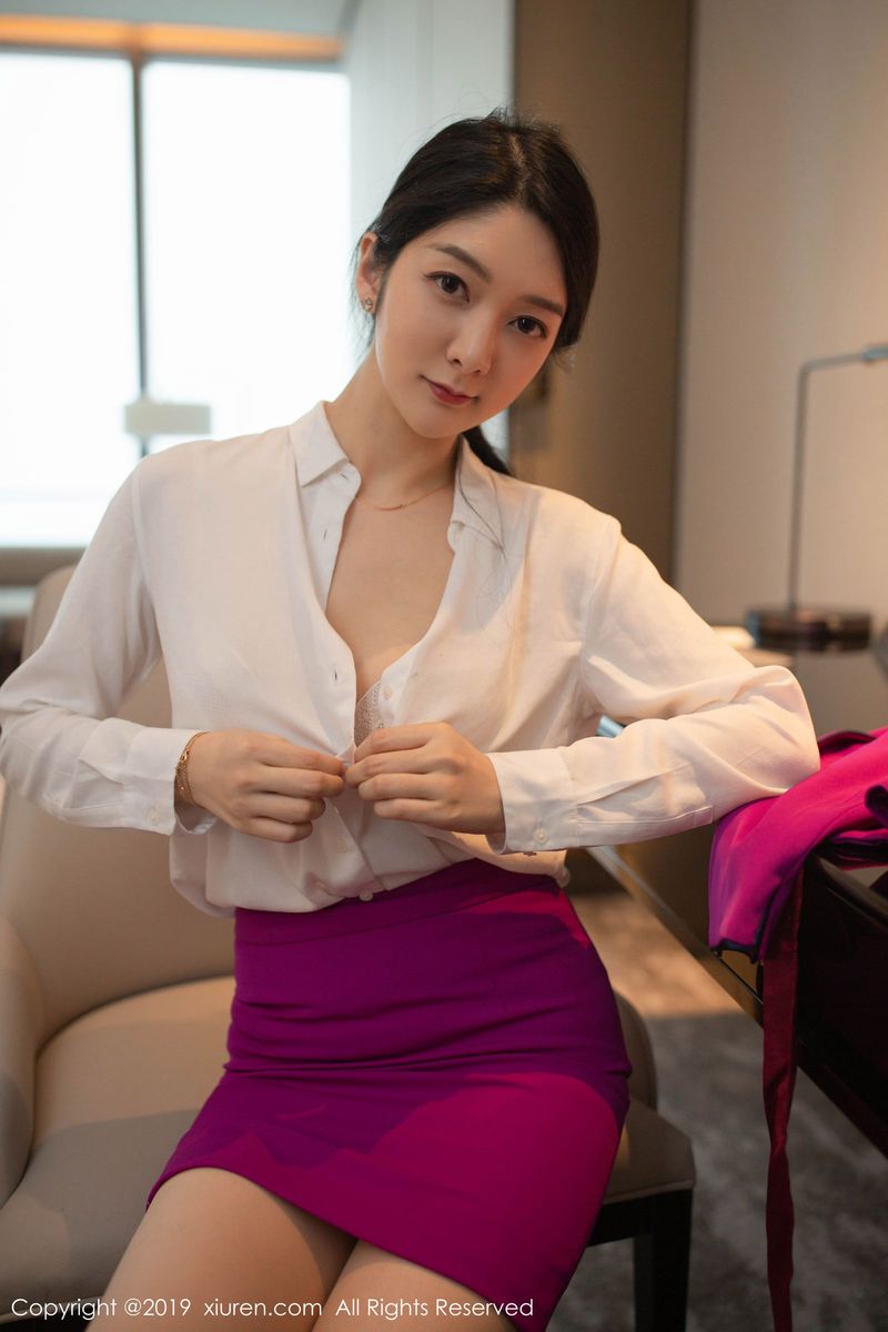 秀人网性感女神Angela小热巴空姐制服丝袜美腿足量视觉写真