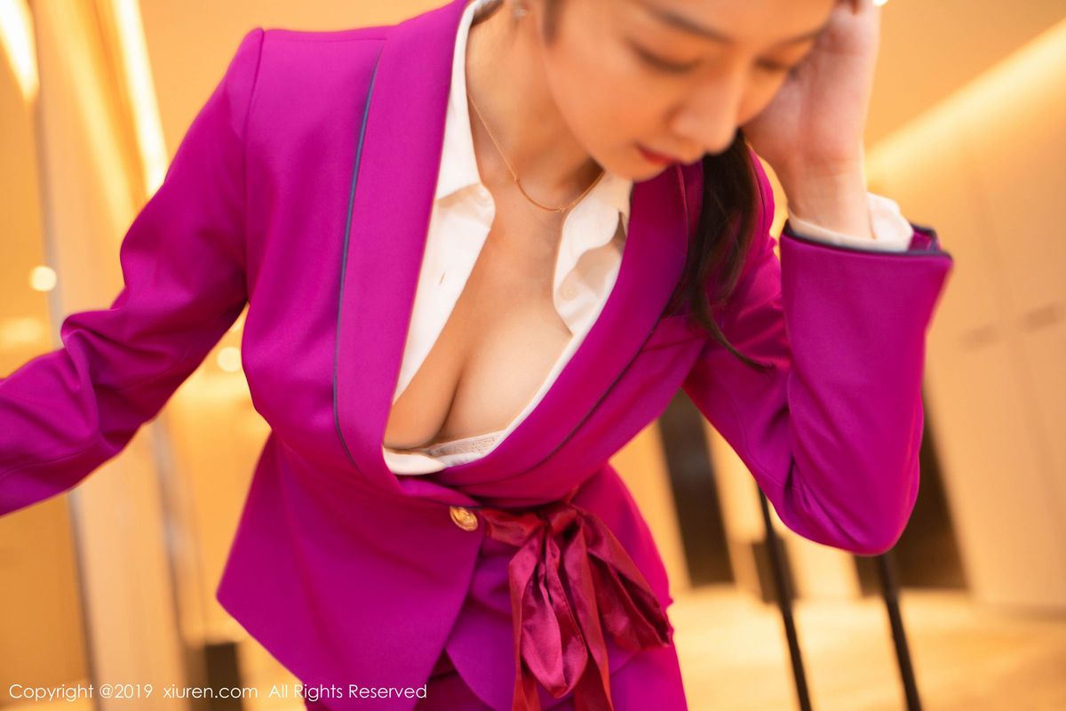 秀人网性感女神Angela小热巴空姐制服丝袜美腿足量视觉写真