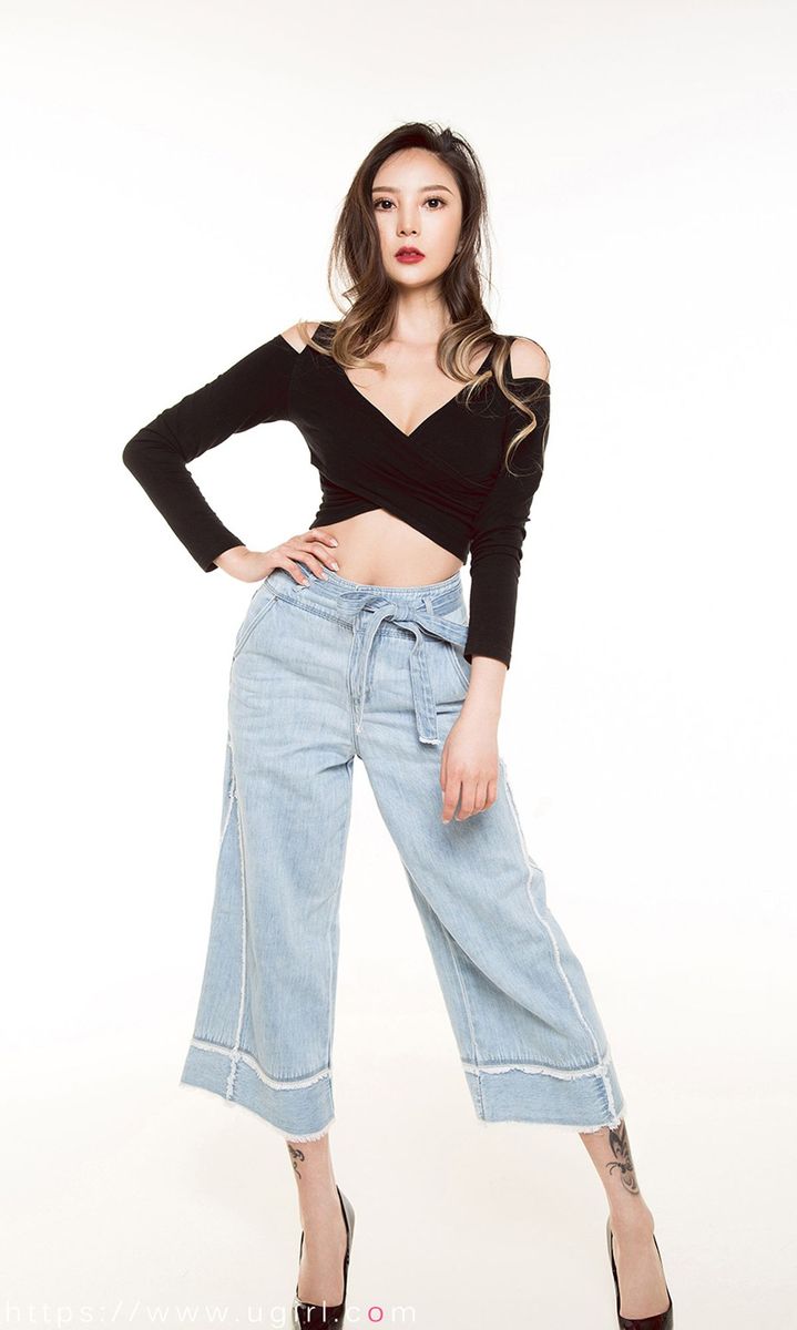 尤果网潇洒小姐龙儿黑丝美腿波涛胸涌内衣诱惑私密写真