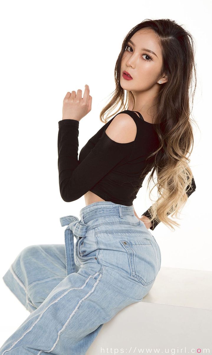 尤果网潇洒小姐龙儿黑丝美腿波涛胸涌内衣诱惑私密写真