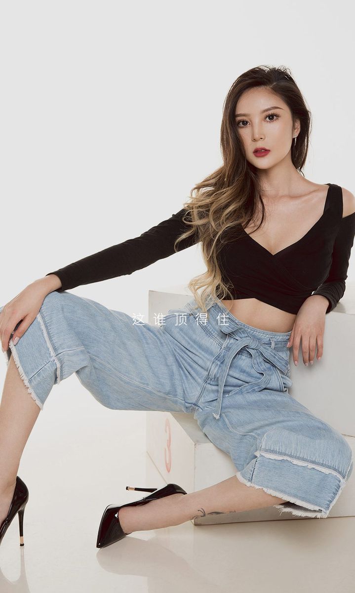 尤果网潇洒小姐龙儿黑丝美腿波涛胸涌内衣诱惑私密写真