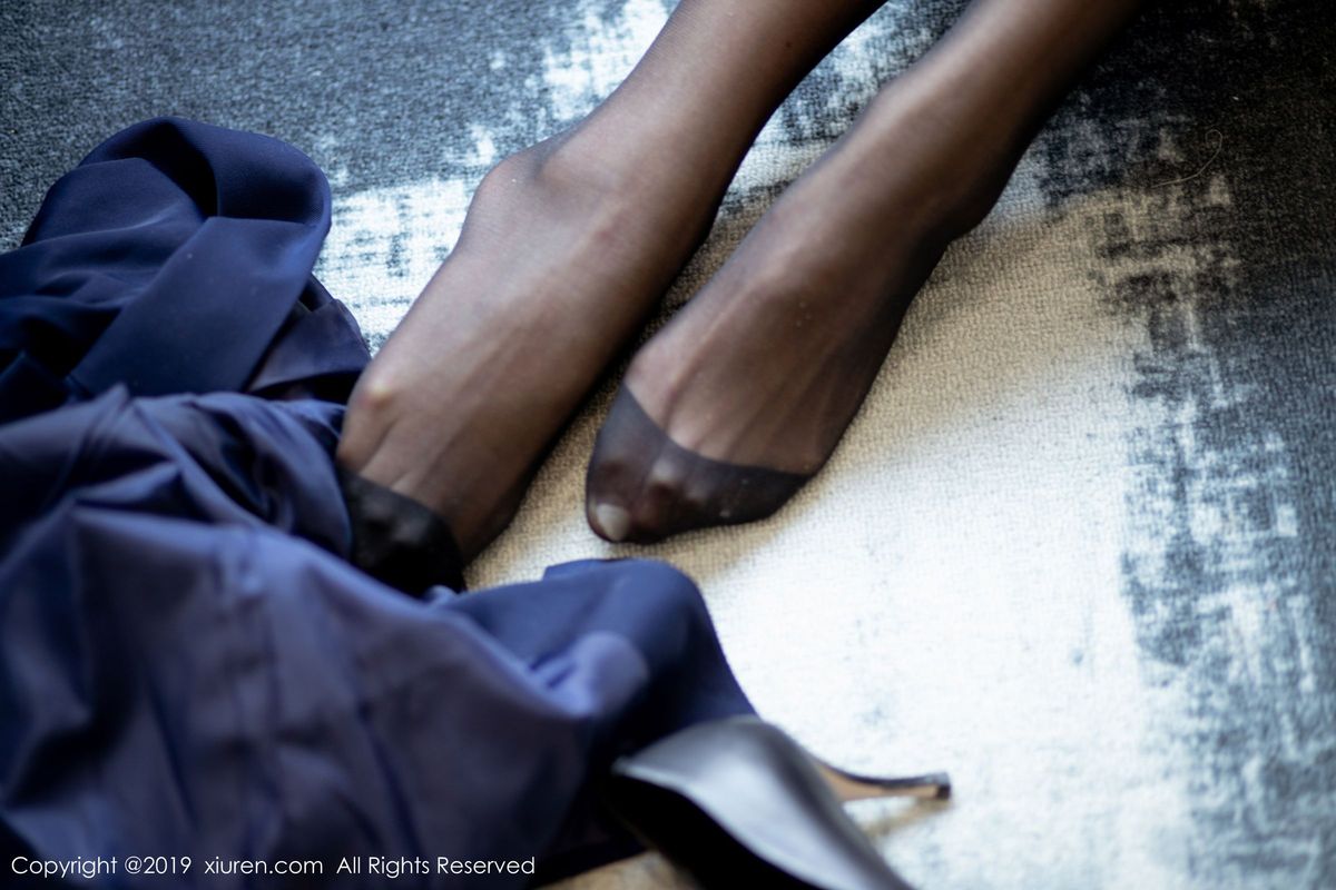 秀人网性感嫩模林文文yooki职场OL女秘书装扮系列首套写真