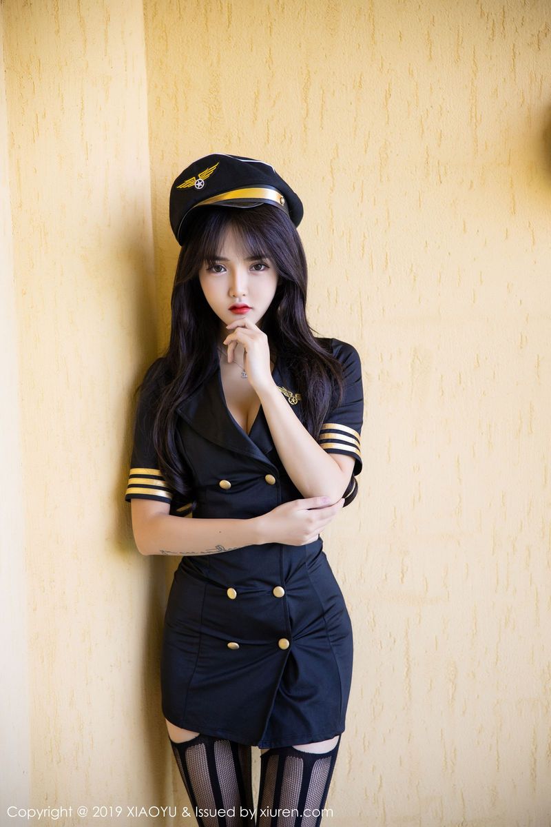 语画界美女模特Miko酱黑丝美腿女警制服扣人心足量性感写真