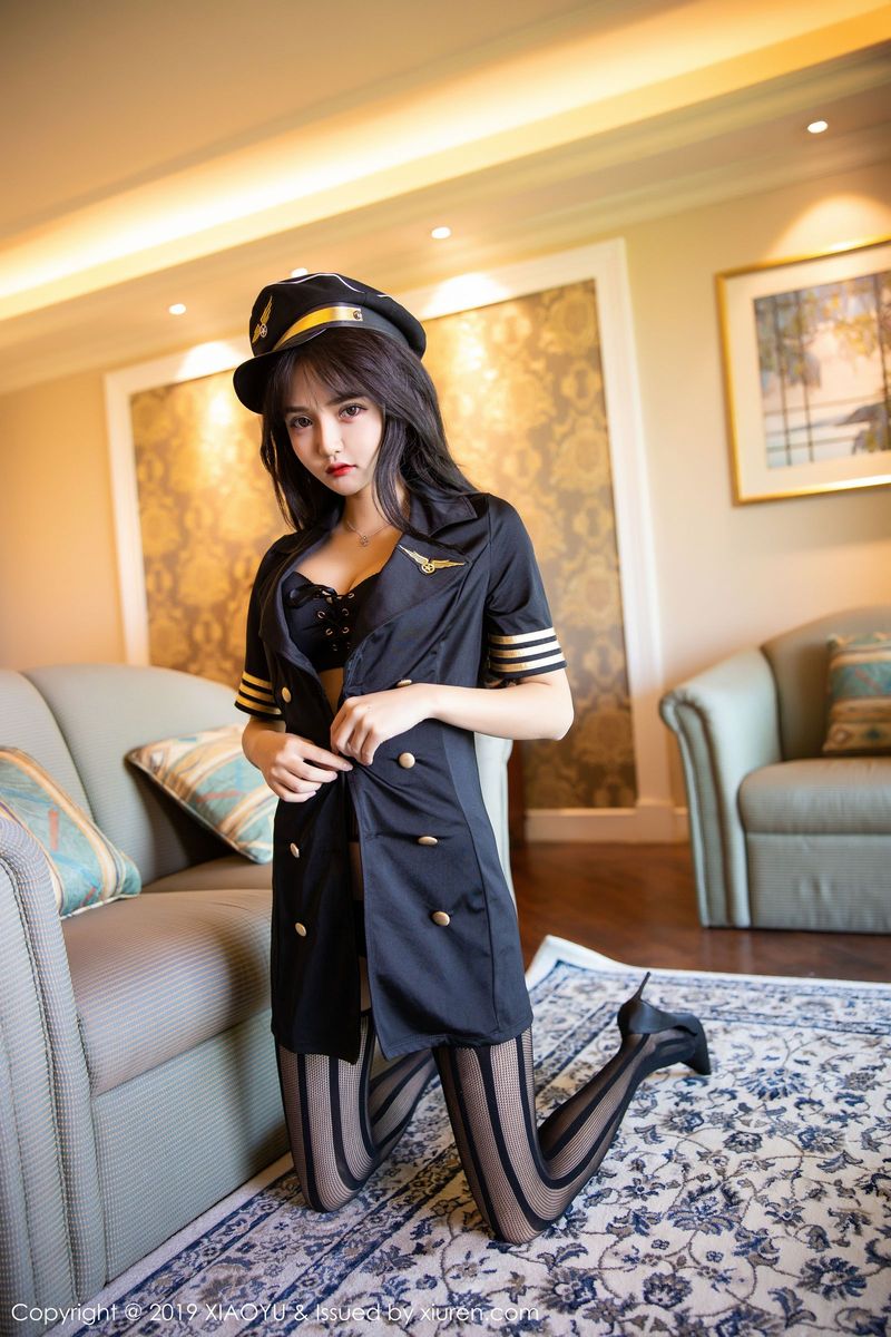 语画界美女模特Miko酱黑丝美腿女警制服扣人心足量性感写真