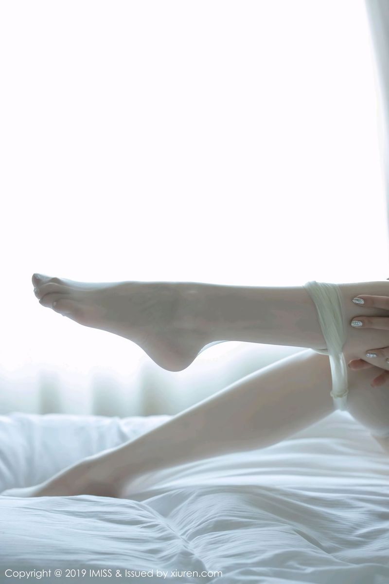 爱蜜社性感女神许诺Sabrina销魂美腿袜控福利足量美感写真