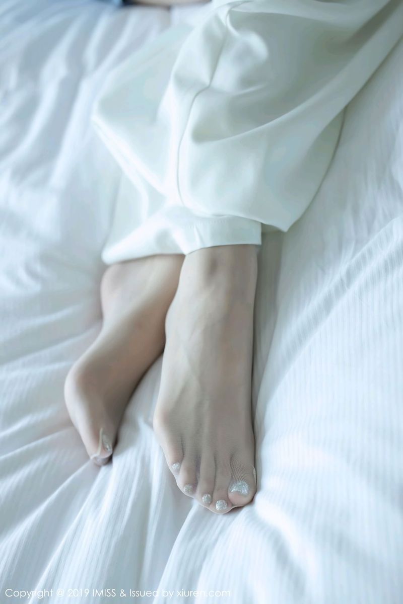 爱蜜社性感女神许诺Sabrina销魂美腿袜控福利足量美感写真