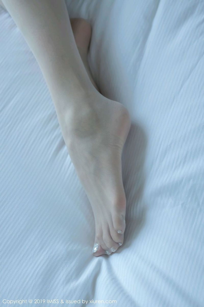 爱蜜社性感女神许诺Sabrina销魂美腿袜控福利足量美感写真