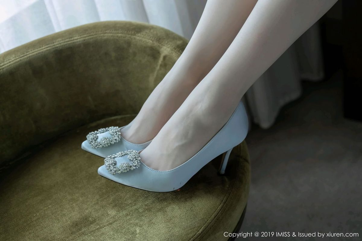 爱蜜社性感女神许诺Sabrina销魂美腿袜控福利足量美感写真