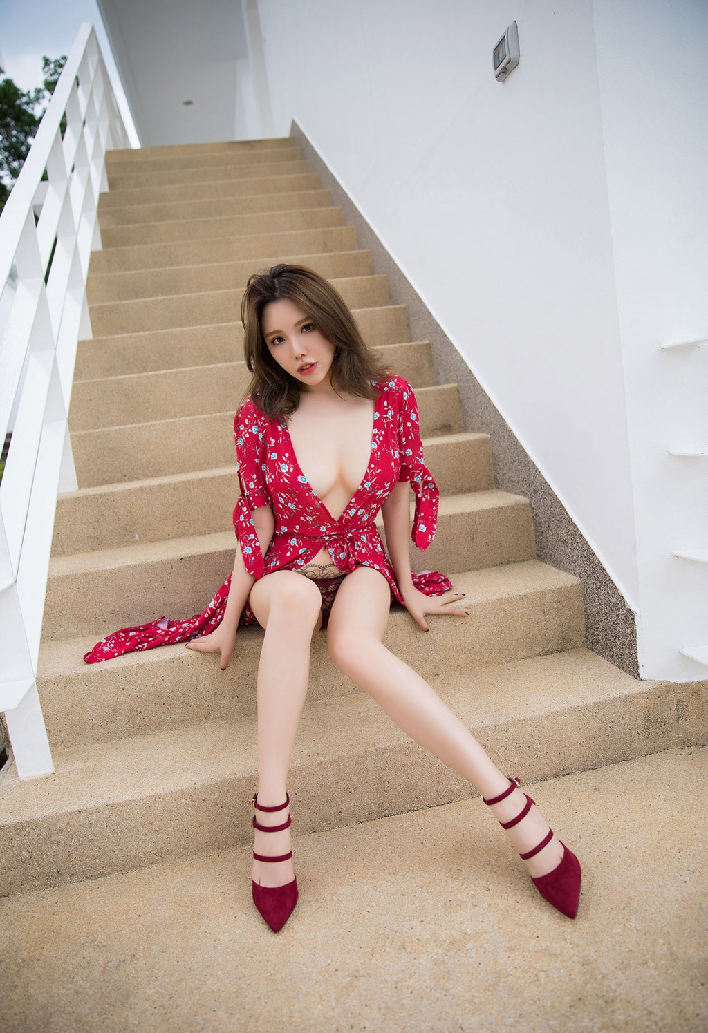 性感黄楽然娇羞的长裙美腿女神