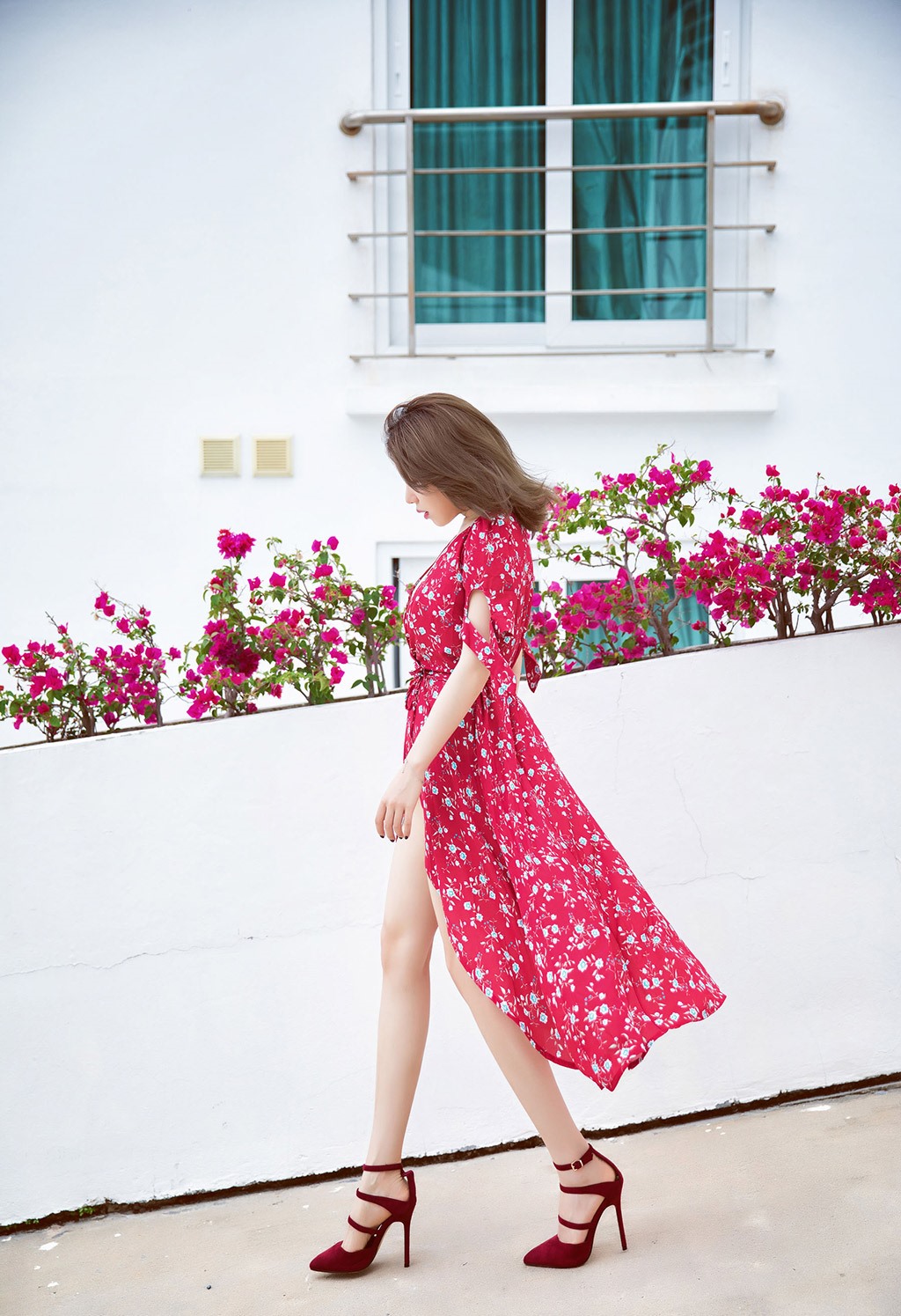 性感黄楽然娇羞的长裙美腿女神