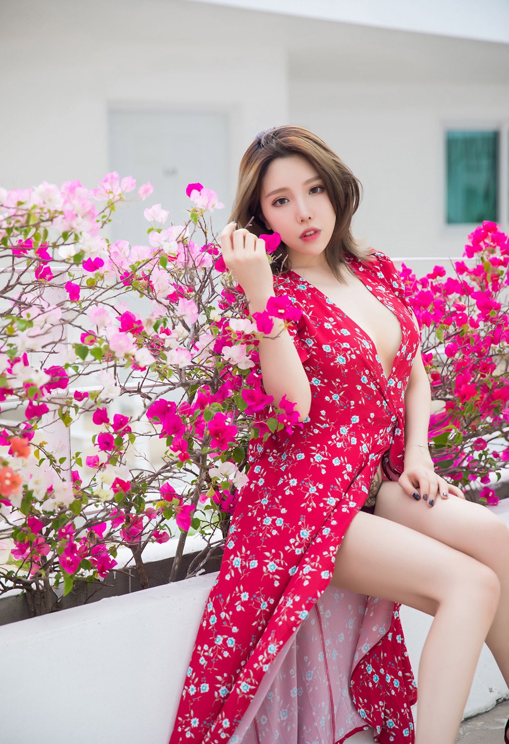 性感黄楽然娇羞的长裙美腿女神