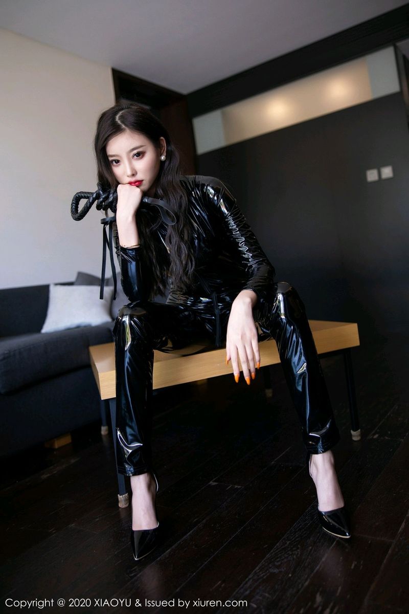 语画界性感女神杨晨晨sugar皮鞭与皮衣狂野魅惑济州岛旅拍