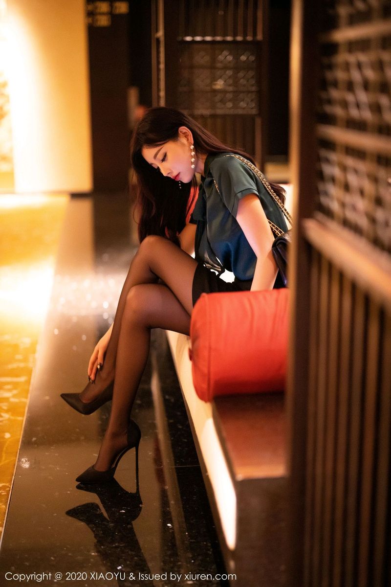 语画界性感女神杨晨晨sugar黑丝美腿捆绑蒙面澳门私房旅拍