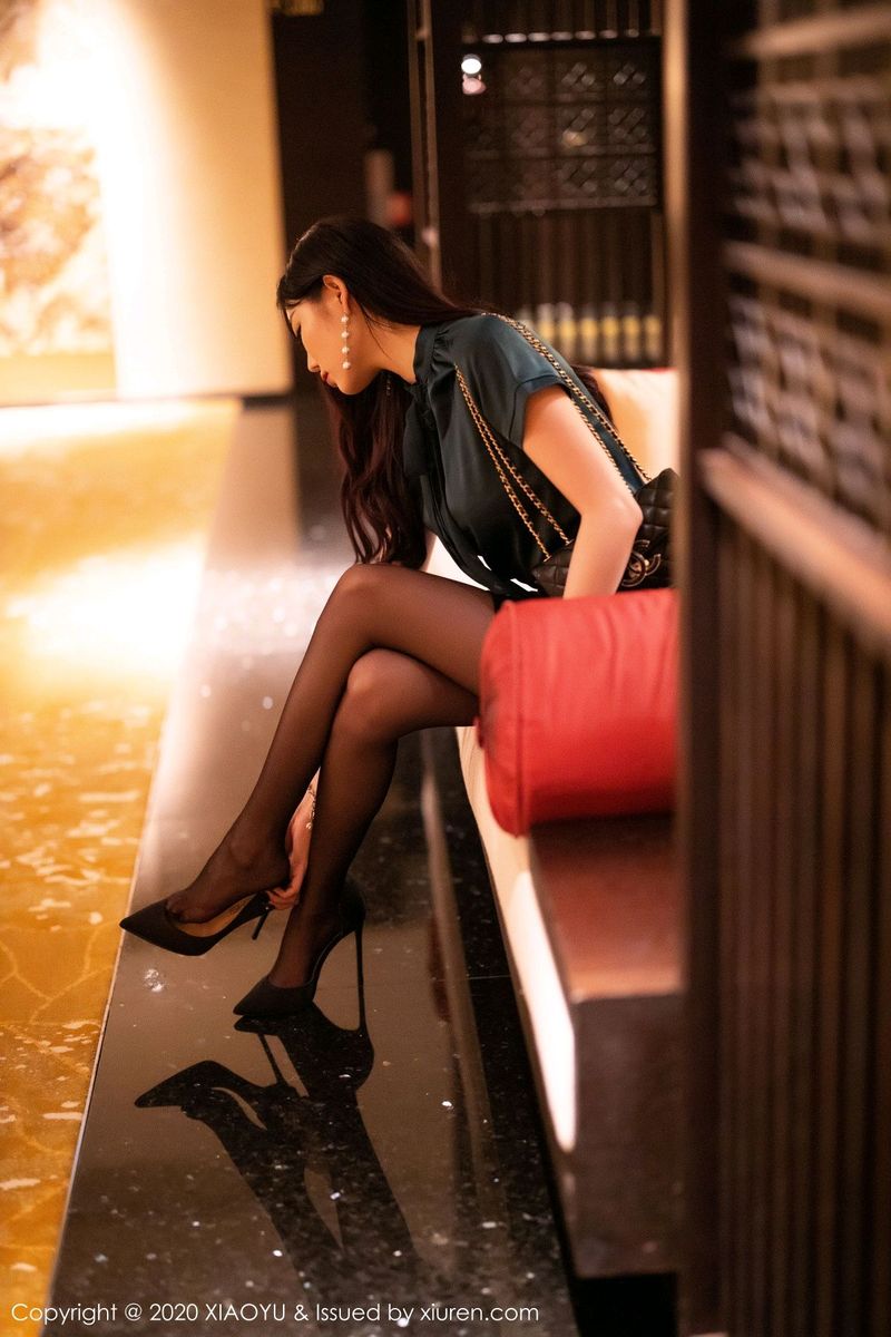 语画界性感女神杨晨晨sugar黑丝美腿捆绑蒙面澳门私房旅拍