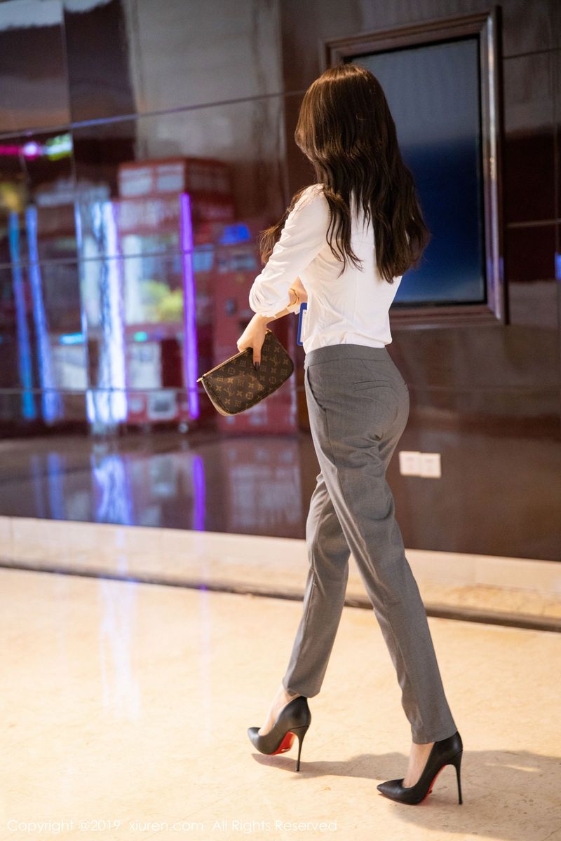 秀人网性感女神周于希Sandy职场OL制服私房诱惑剧情写真