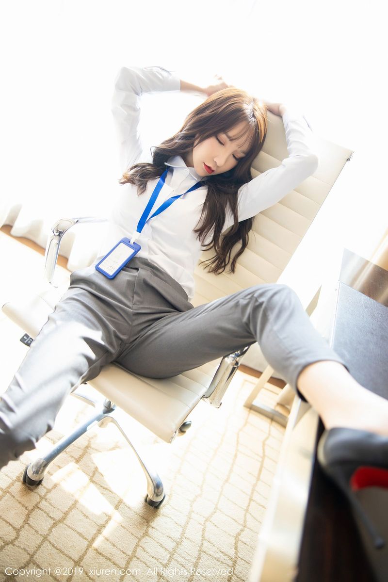 秀人网性感女神周于希Sandy职场OL制服私房诱惑剧情写真