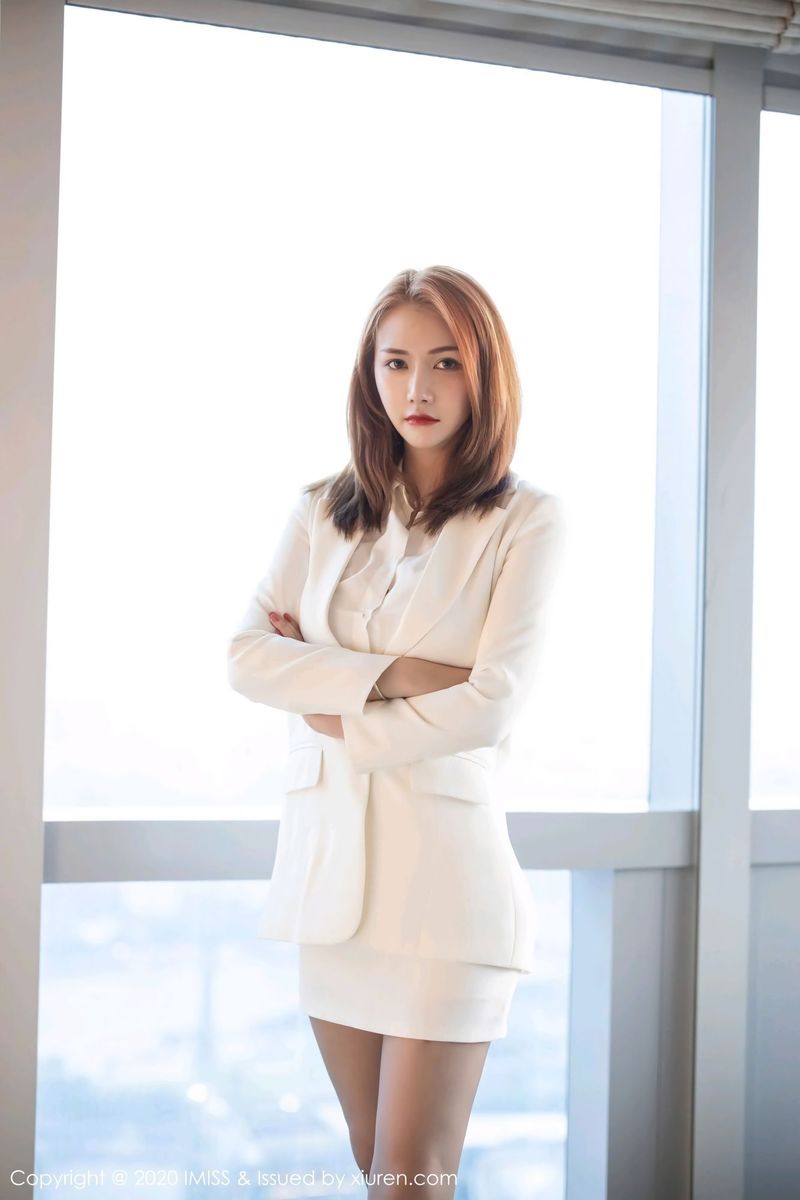 爱蜜社性感女神Evon陈赞之惹火身材丝袜美腿职场OL制服美图