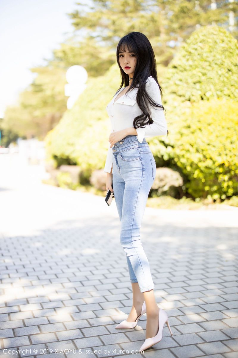 语画界性感女神Miko酱丝袜美腿&牛仔长裤主题双层魅惑美图