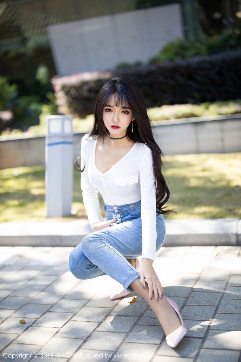 语画界性感女神Miko酱丝袜美腿&牛仔长裤主题双层魅惑美图