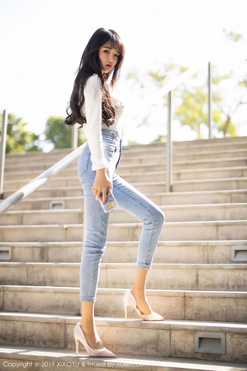 语画界性感女神Miko酱丝袜美腿&牛仔长裤主题双层魅惑美图