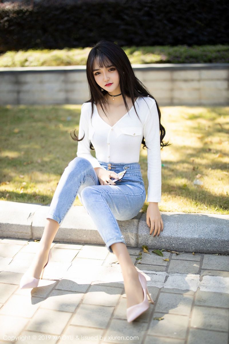 语画界性感女神Miko酱丝袜美腿&牛仔长裤主题双层魅惑美图