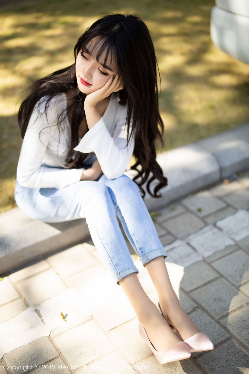 语画界性感女神Miko酱丝袜美腿&牛仔长裤主题双层魅惑美图