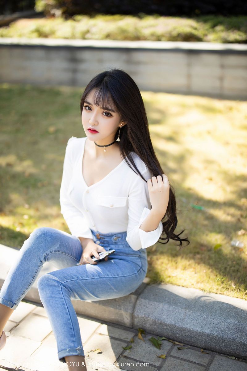 语画界性感女神Miko酱丝袜美腿&牛仔长裤主题双层魅惑美图