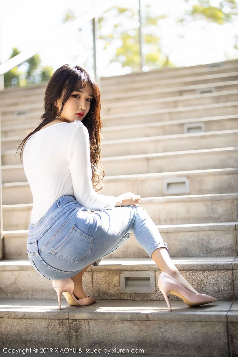 语画界性感女神Miko酱丝袜美腿&牛仔长裤主题双层魅惑美图