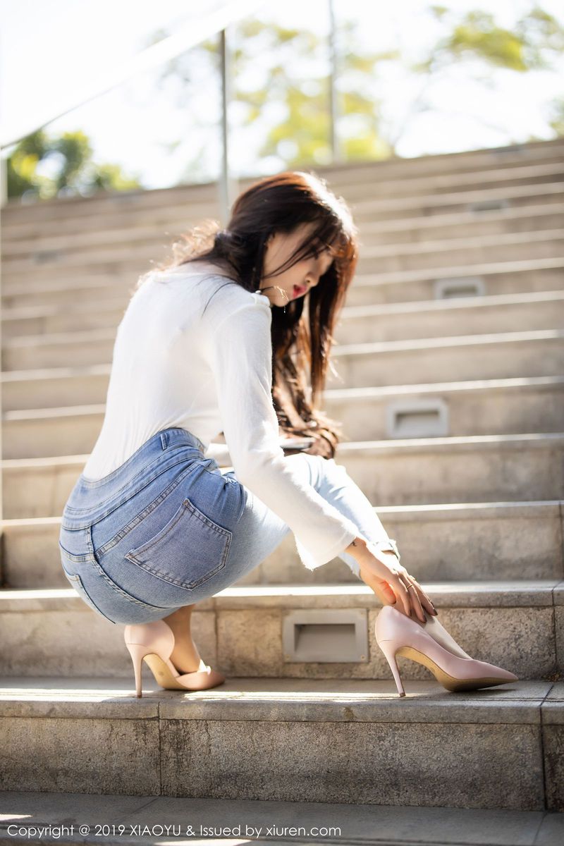 语画界性感女神Miko酱丝袜美腿&牛仔长裤主题双层魅惑美图