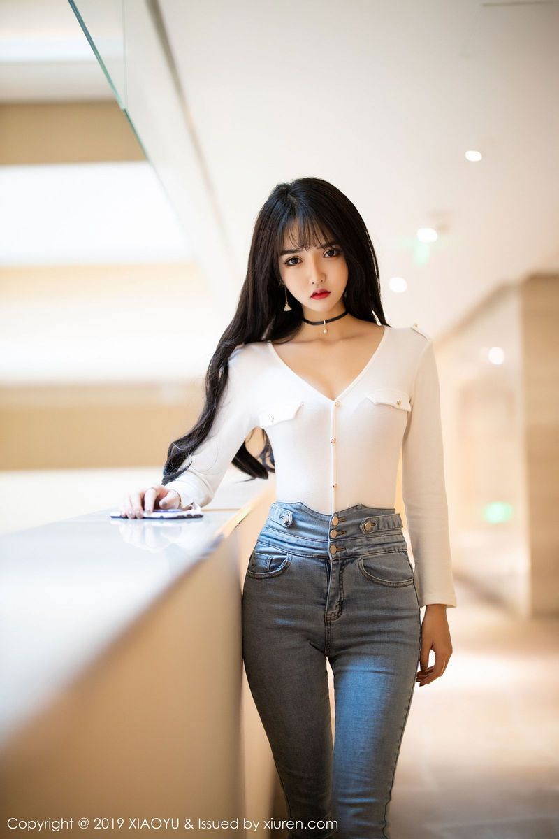 语画界性感女神Miko酱丝袜美腿&牛仔长裤主题双层魅惑美图