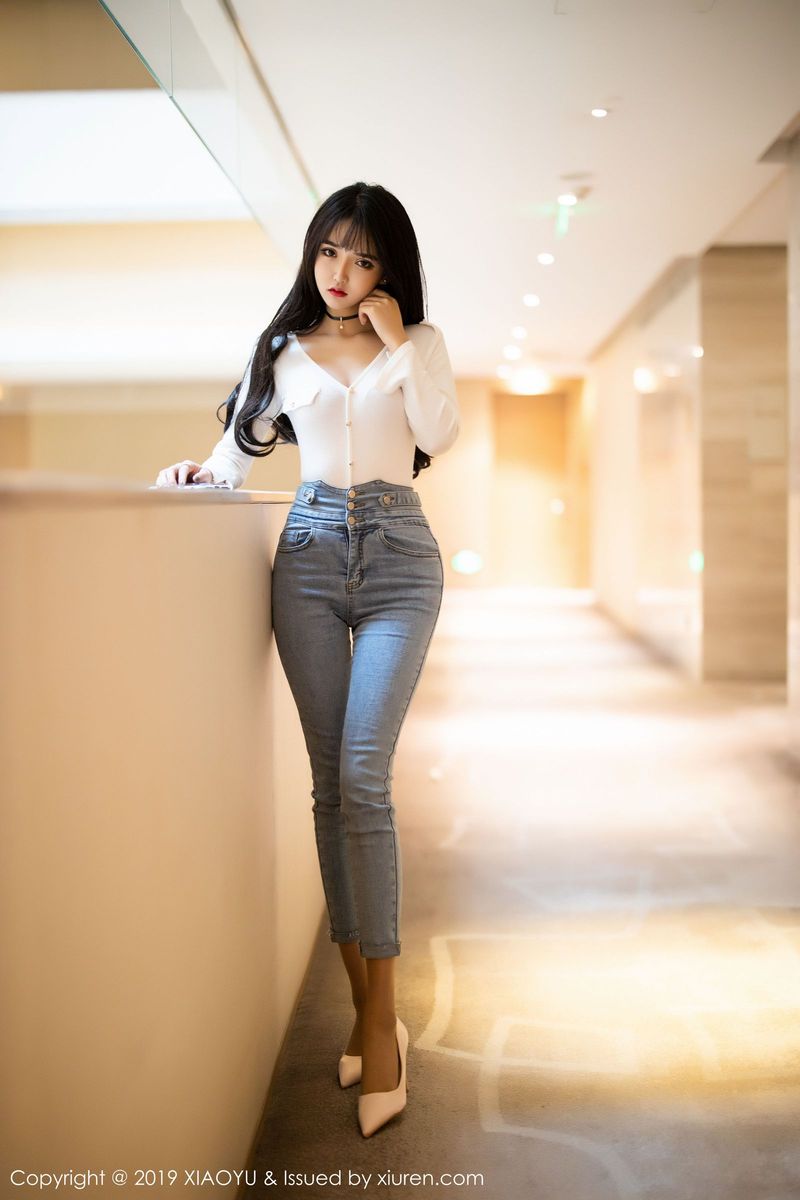 语画界性感女神Miko酱丝袜美腿&牛仔长裤主题双层魅惑美图