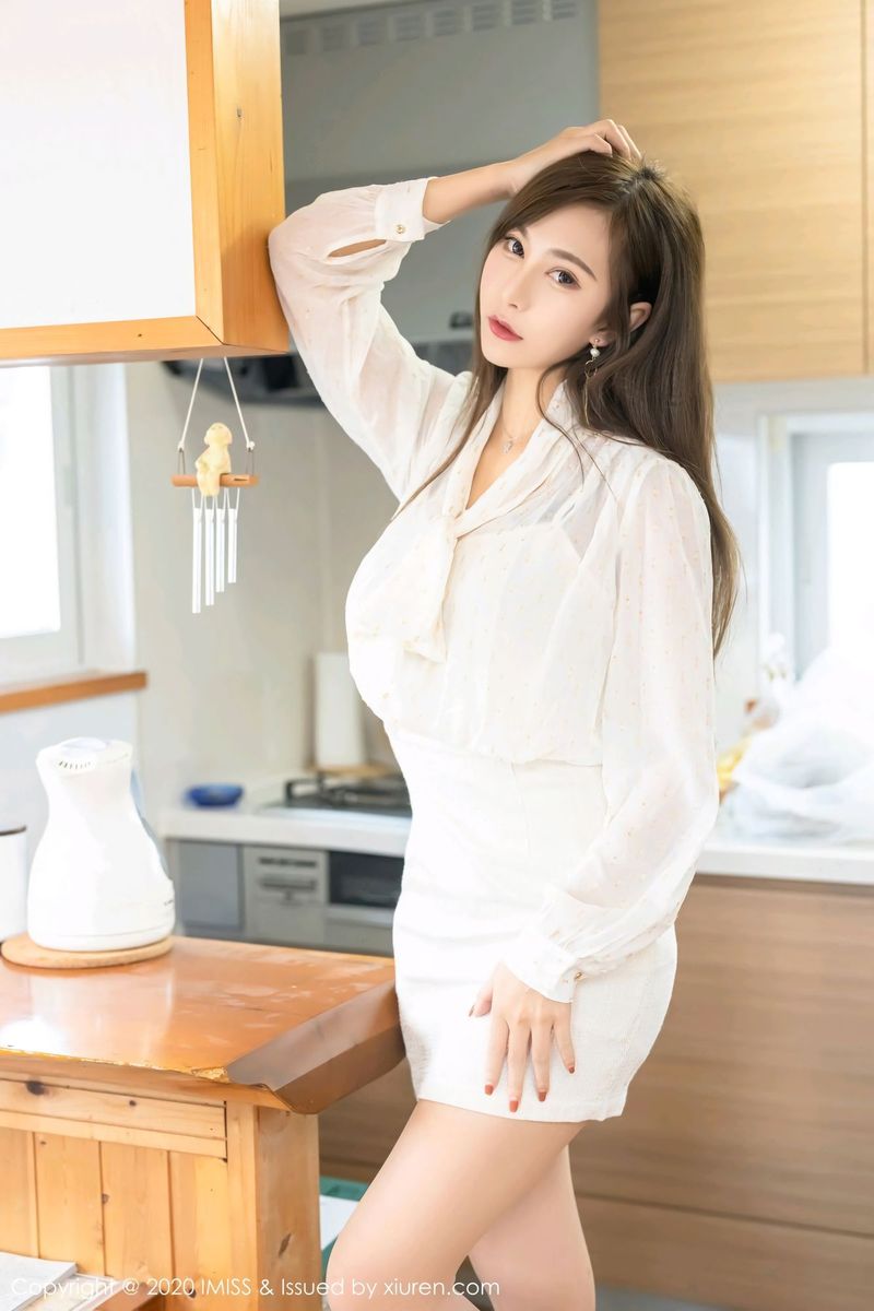 爱蜜社性感女神Lavinia肉丝袜美腿内衣诱惑北海道迷人旅拍