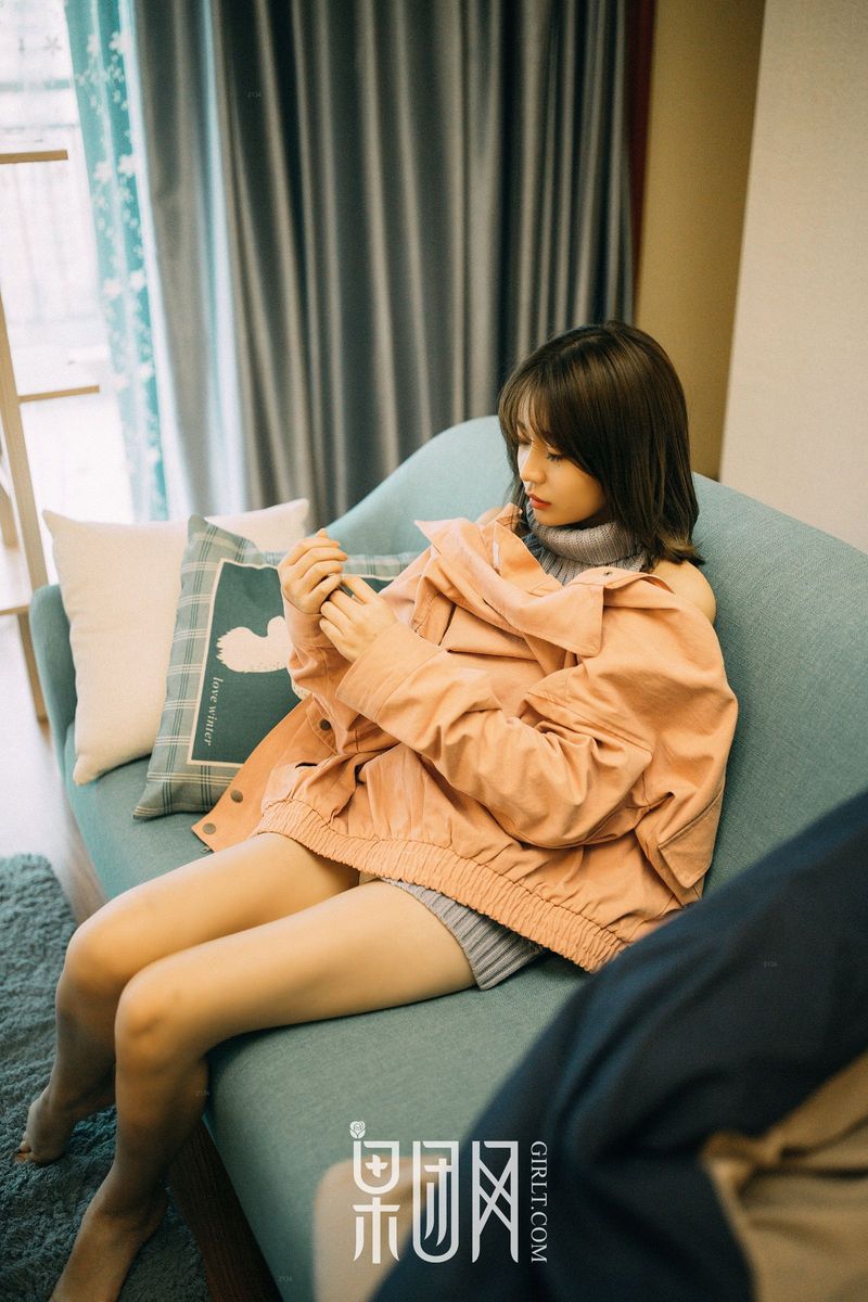 果团网美女模特星野千美奈大秀处男杀手开背毛衣性感写真