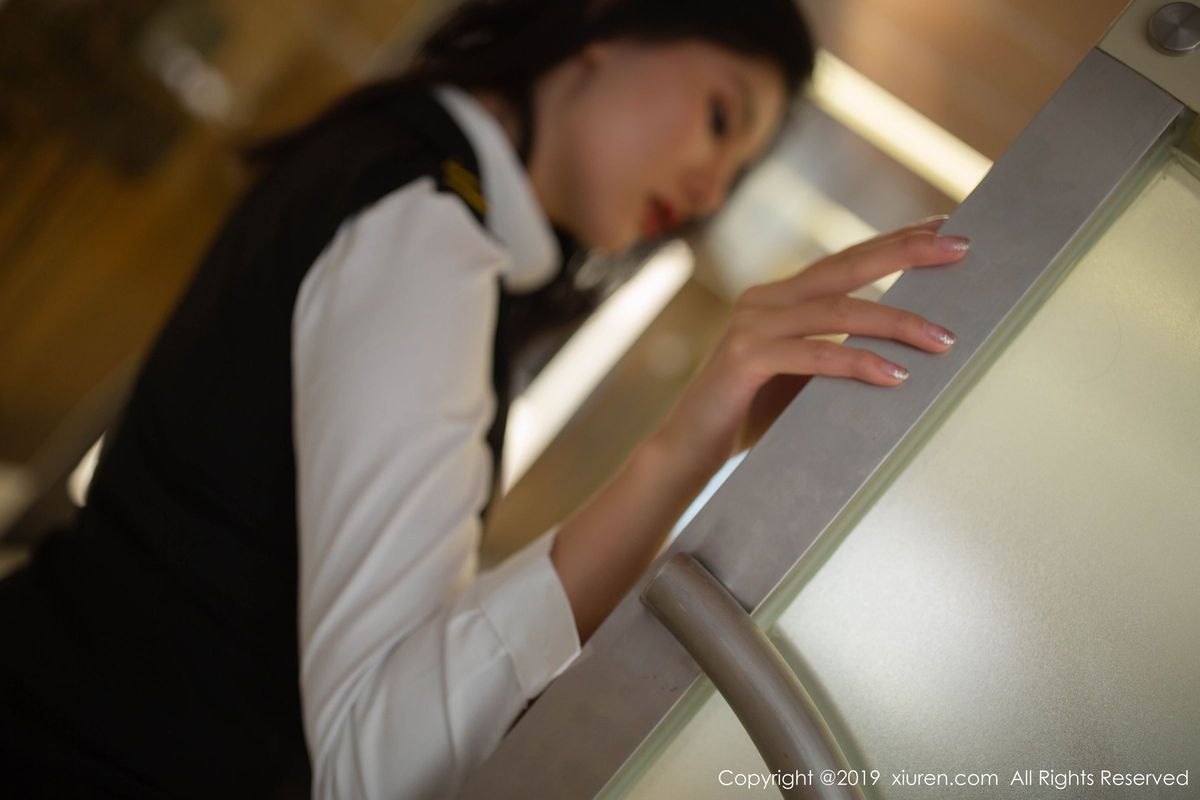 秀人网性感女神就是阿朱啊空乘装扮超短裙制服诱惑写真